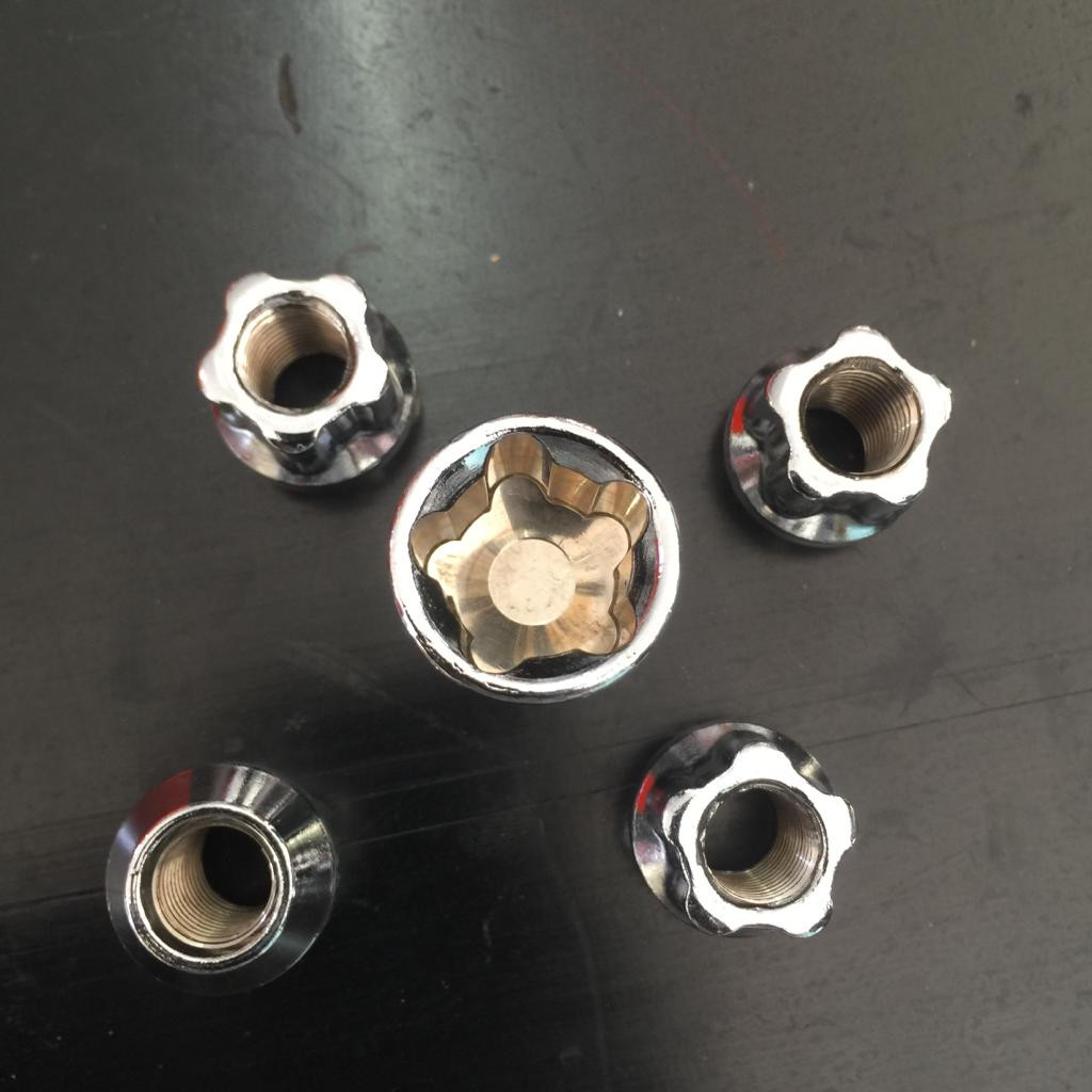 Lock Nut Set Toyota 12x1.25/1.50